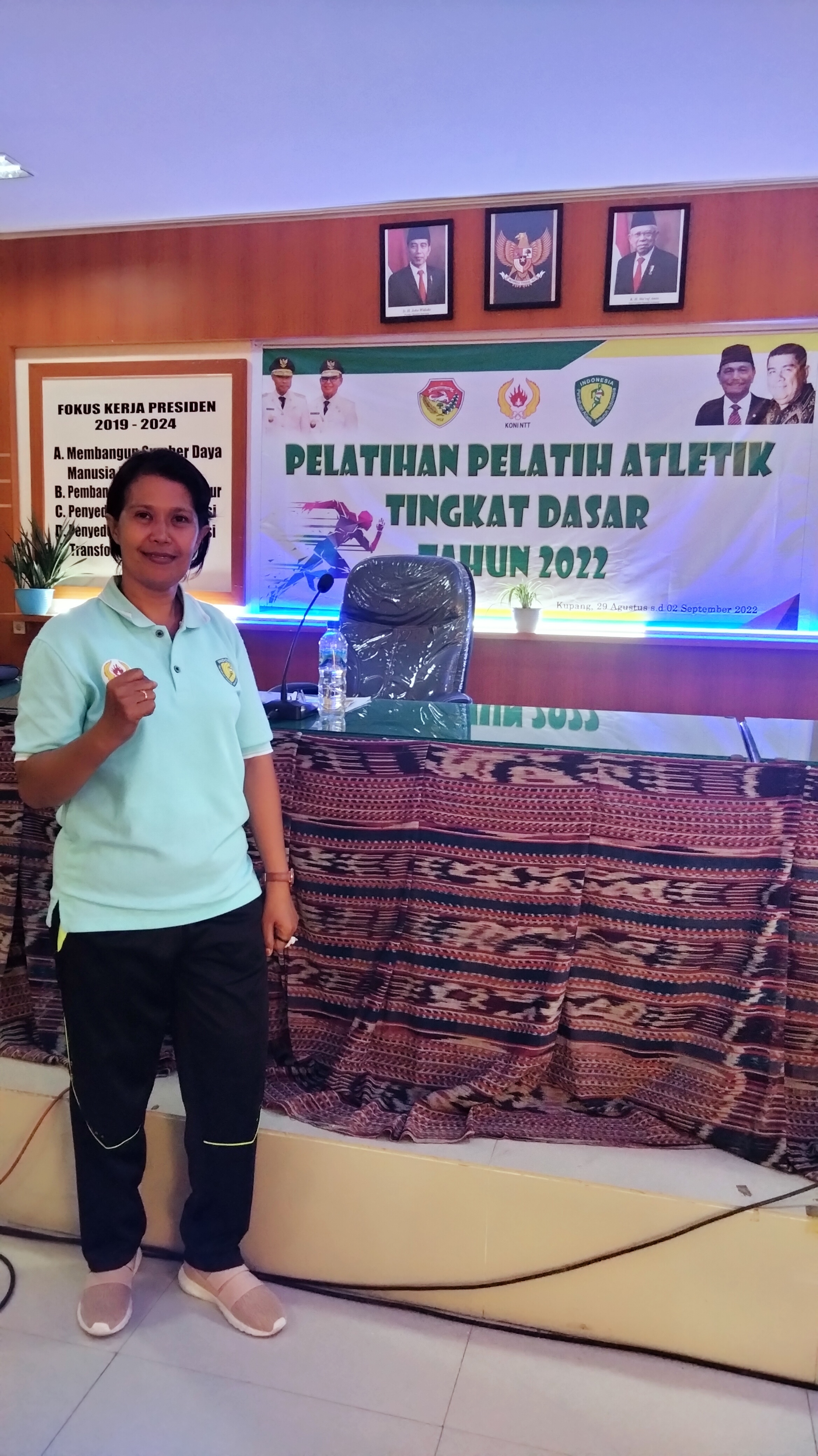 Foto YENNY MARTINCE TAMELNA,S.Pd